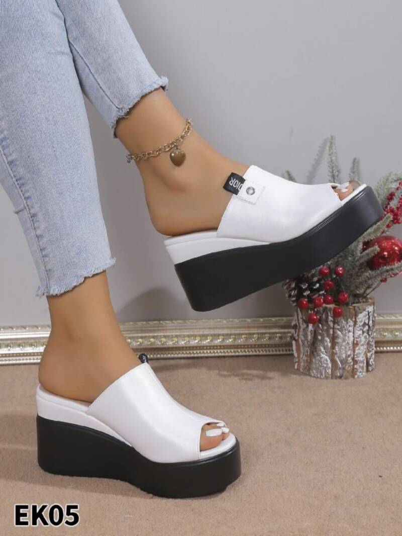 Klapki damskie Roz 36-41 / 12 par